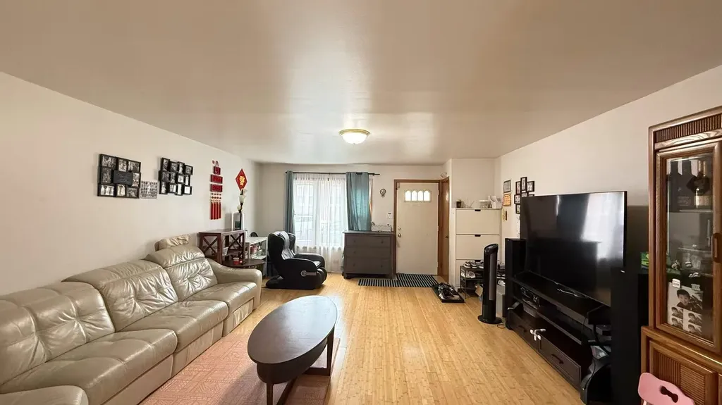 3524 South Lituanica Avenue Chicago IL 60609
