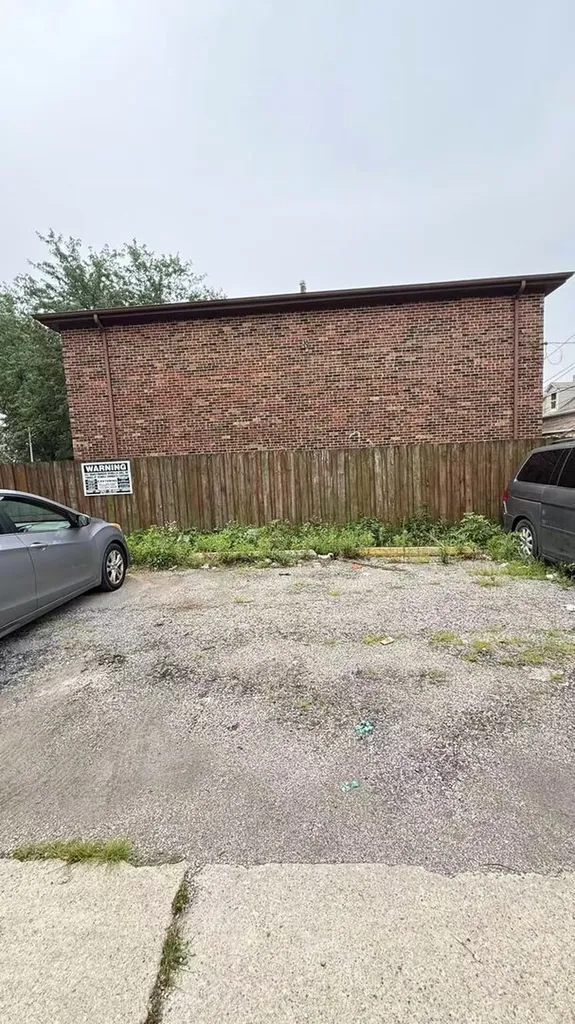 3524 South Lituanica Avenue Chicago IL 60609