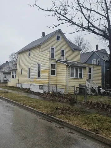 728 North Ash Street Waukegan IL 60085