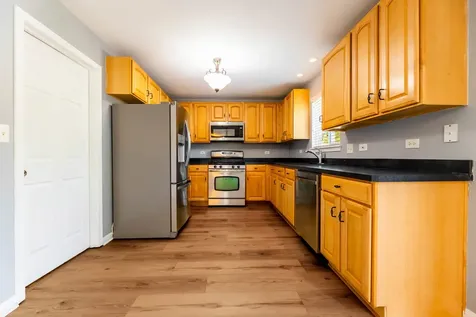 1715 Ivy Lane Montgomery IL 60538