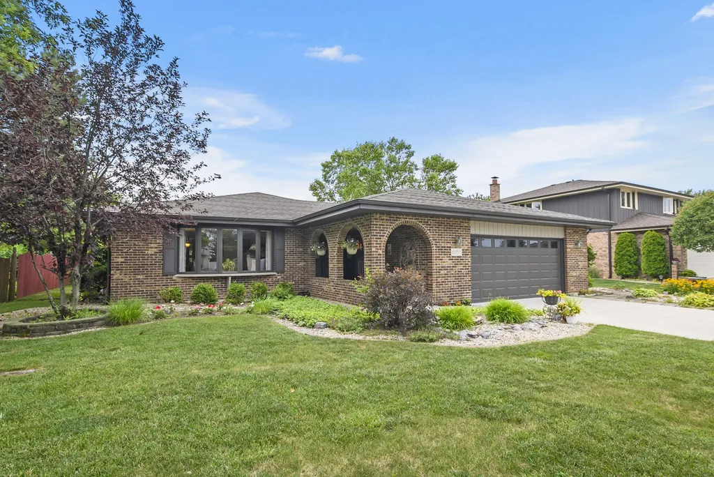 8955 Linden Drive Tinley Park IL 60487