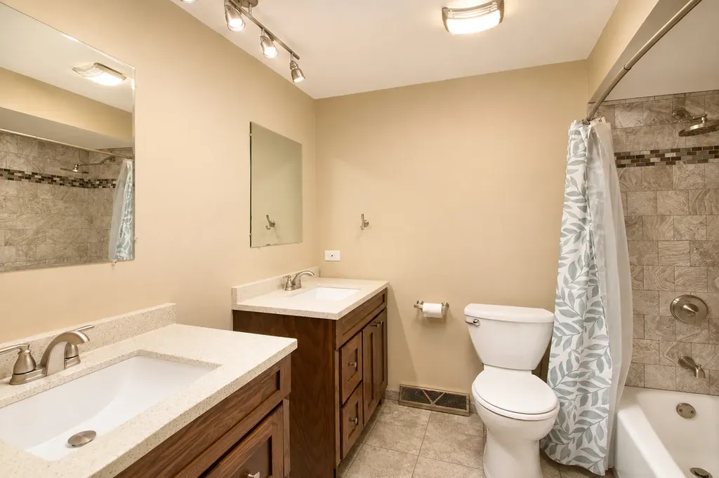 8414 West Brodman Avenue Chicago IL 60656