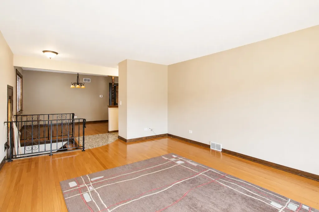 8414 West Brodman Avenue Chicago IL 60656