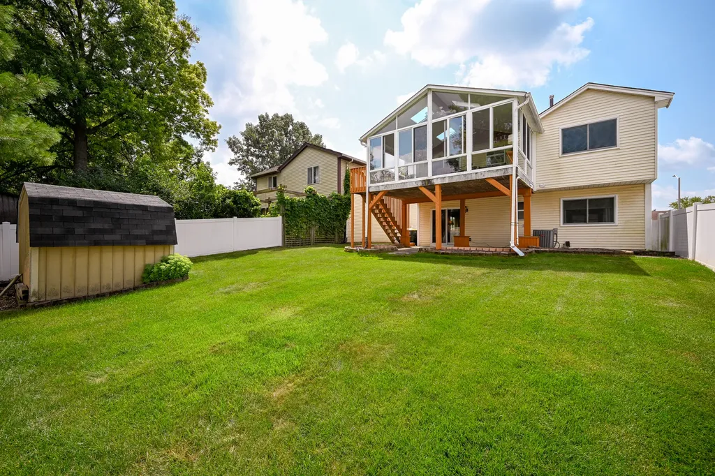 1293 Caribou Trail Carol Stream IL 60188