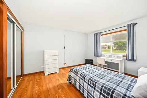 1293 Caribou Trail Carol Stream IL 60188
