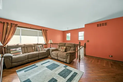 1293 Caribou Trail Carol Stream IL 60188