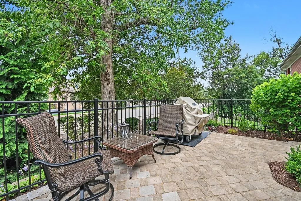 4 Lakebreeze Court Lake Zurich IL 60047