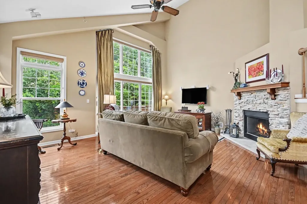 4 Lakebreeze Court Lake Zurich IL 60047