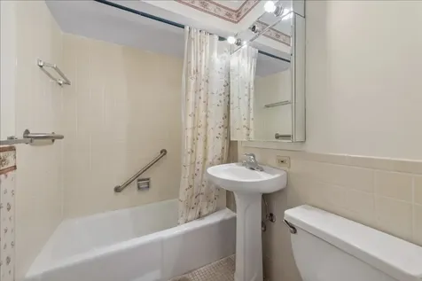 1567 Ridge Avenue Evanston IL 60201