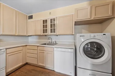 1567 Ridge Avenue Evanston IL 60201