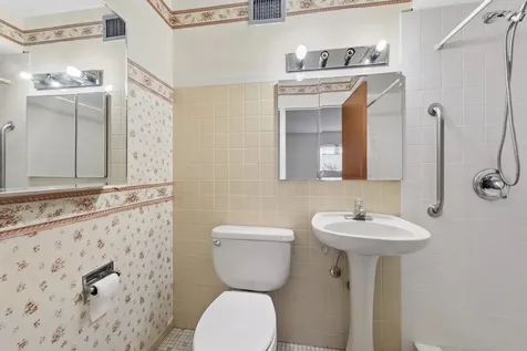 1567 Ridge Avenue Evanston IL 60201