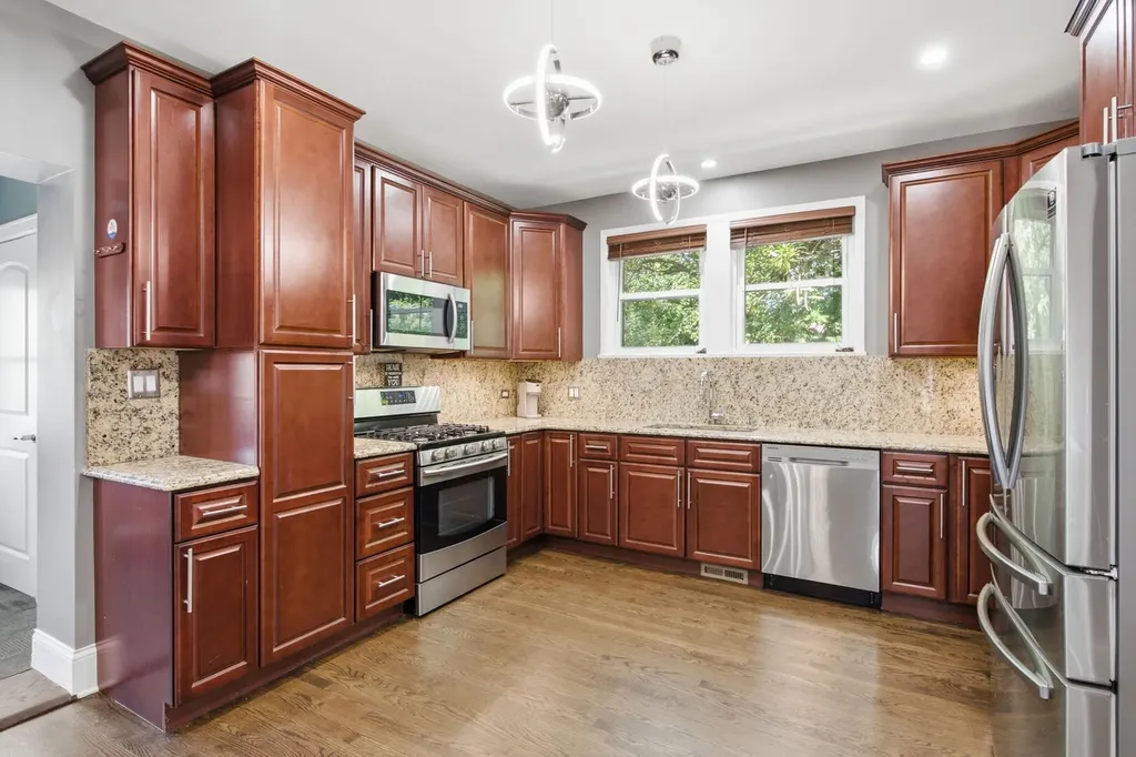5800 West Giddings Street Chicago IL 60630
