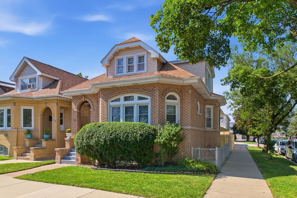 5800 West Giddings Street Chicago IL 60630