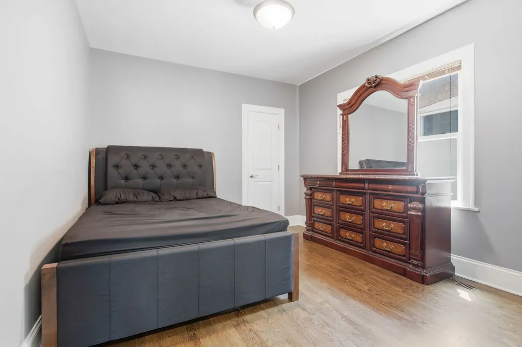 5800 West Giddings Street Chicago IL 60630