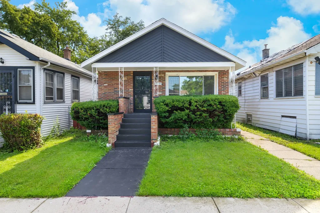 10205 South Yale Avenue Chicago IL 60628