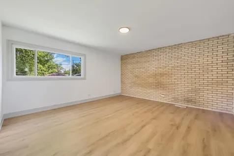 10205 South Yale Avenue Chicago IL 60628