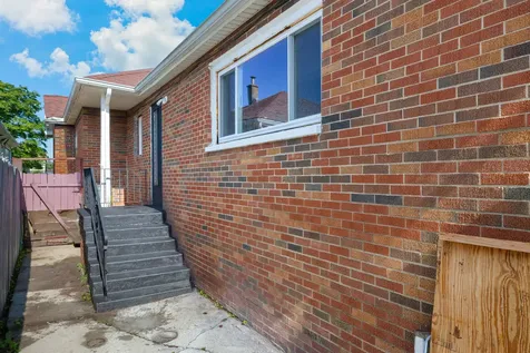 10205 South Yale Avenue Chicago IL 60628