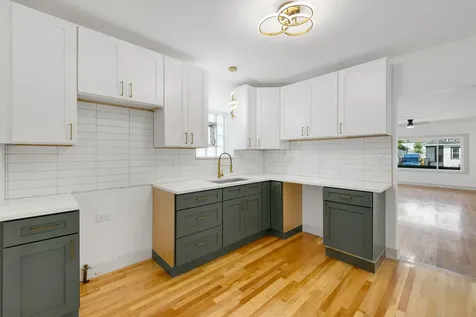 10205 South Yale Avenue Chicago IL 60628