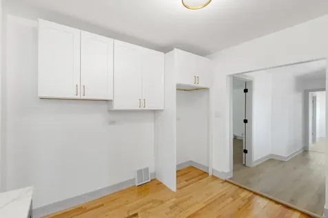 10205 South Yale Avenue Chicago IL 60628