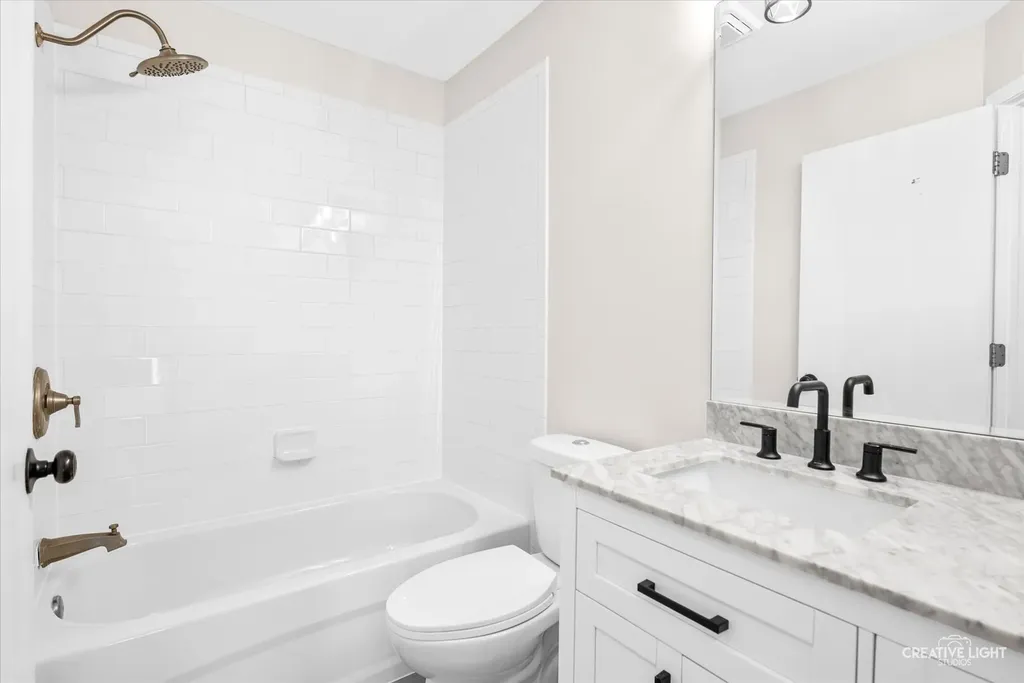 2409 Courtyard Circle Aurora IL 60506
