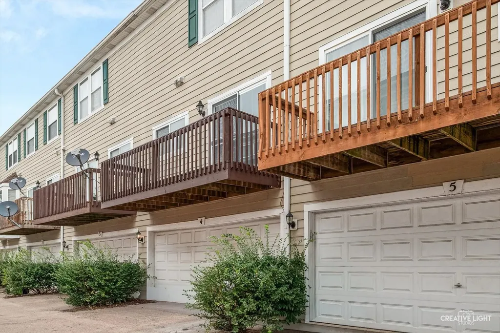 2409 Courtyard Circle Aurora IL 60506