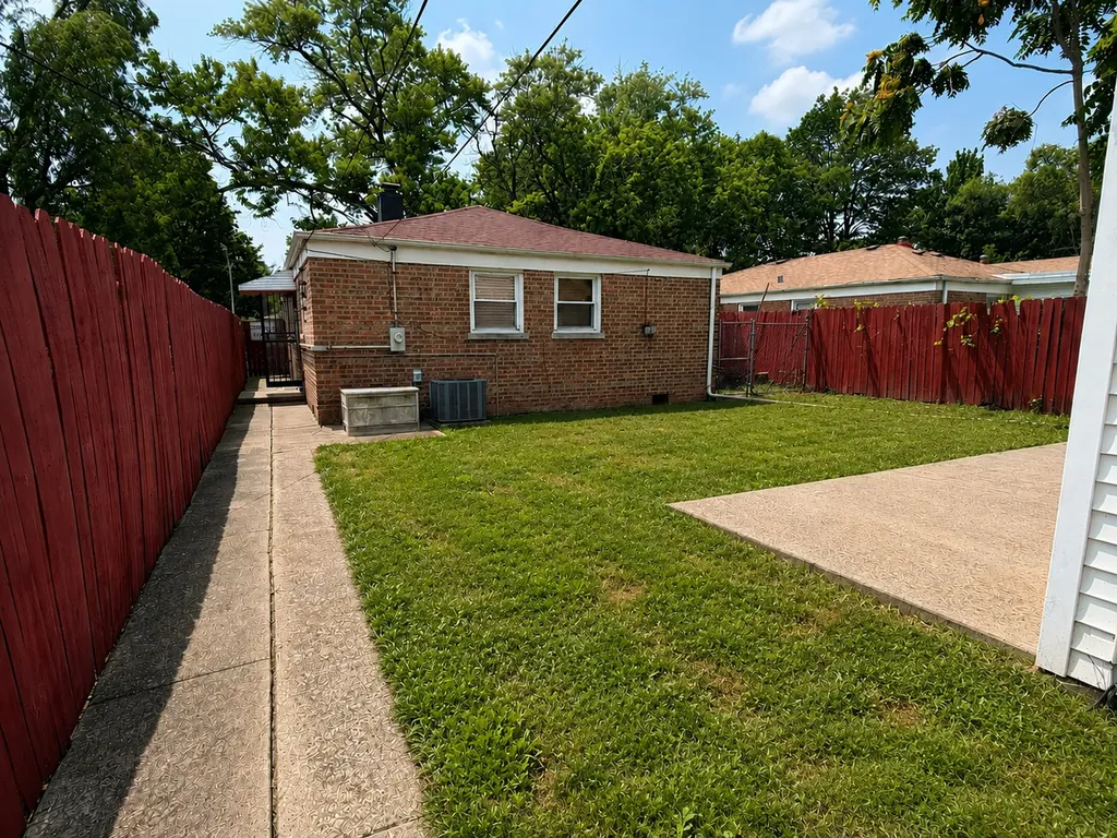 442 West 126th Street Chicago IL 60628