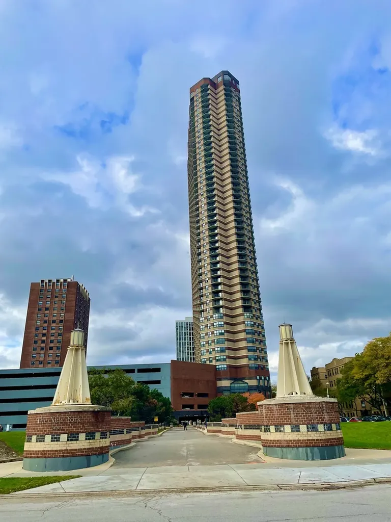 3660 North Lake Shore Drive W Chicago IL 60613