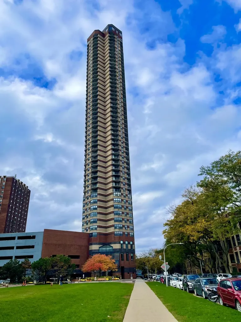 3660 North Lake Shore Drive W Chicago IL 60613
