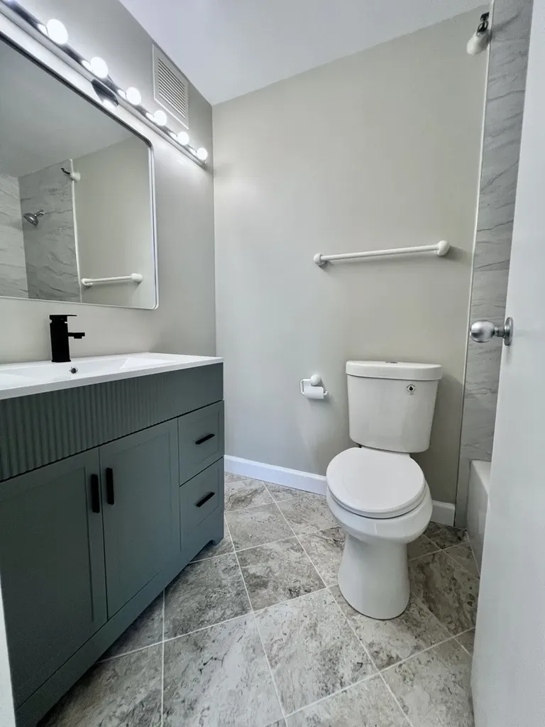 3660 North Lake Shore Drive W Chicago IL 60613