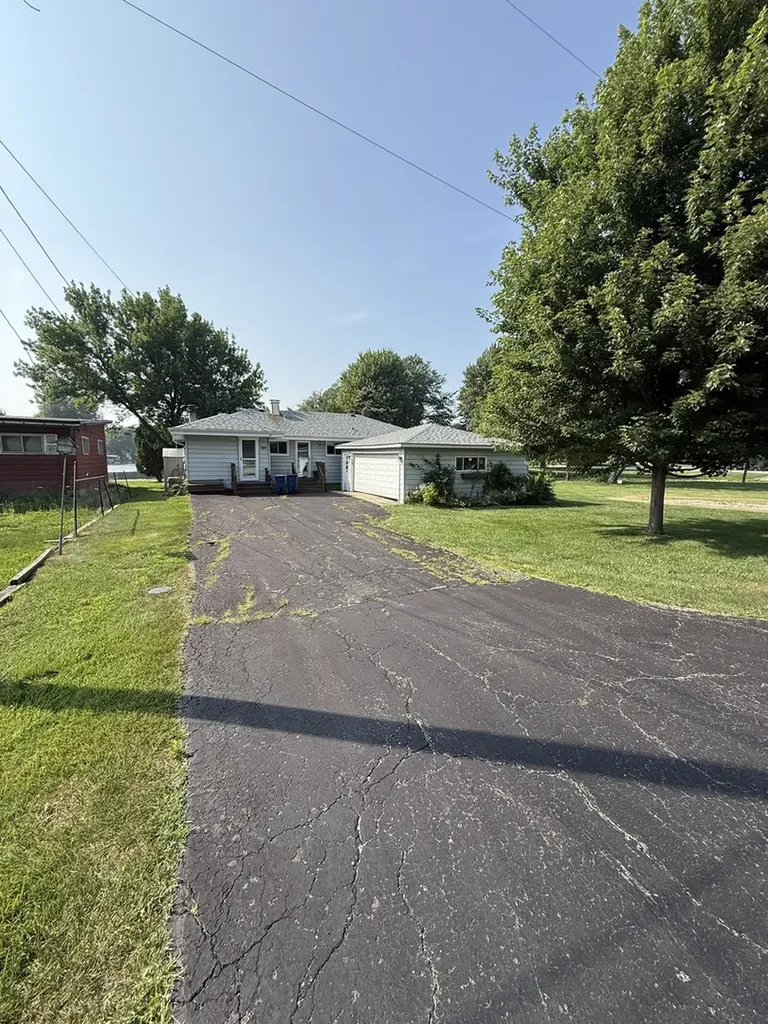 33060 North Battershall Road Grayslake IL 60030
