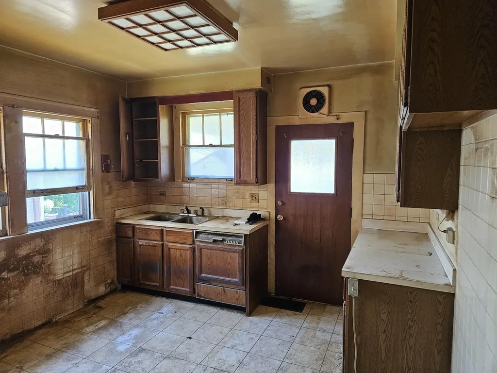 7205 West Ibsen Street Chicago IL 60631
