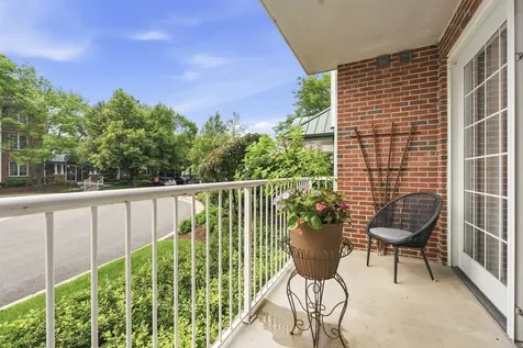 543 North Hough Street Barrington IL 60010