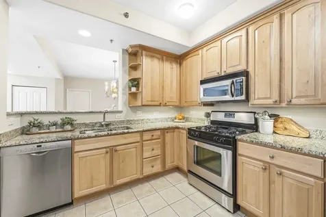 543 North Hough Street Barrington IL 60010