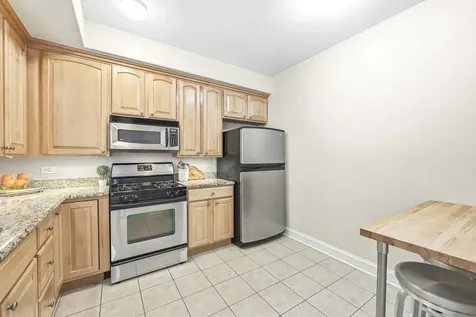 543 North Hough Street Barrington IL 60010