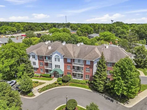 543 North Hough Street Barrington IL 60010