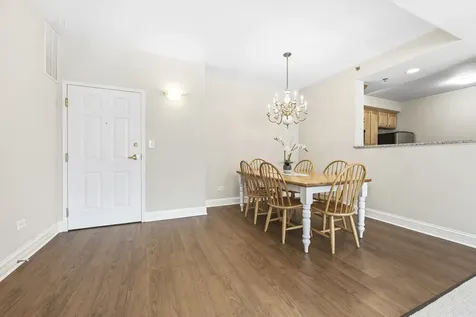 543 North Hough Street Barrington IL 60010