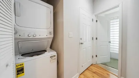 7225 North Rogers Avenue Chicago IL 60645