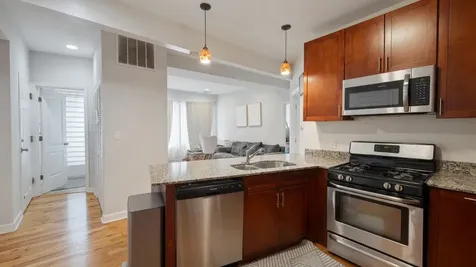 7225 North Rogers Avenue Chicago IL 60645