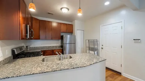 7225 North Rogers Avenue Chicago IL 60645