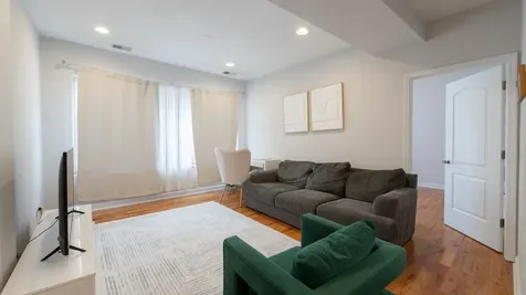 7225 North Rogers Avenue Chicago IL 60645