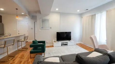 7225 North Rogers Avenue Chicago IL 60645