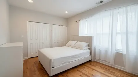 7225 North Rogers Avenue Chicago IL 60645