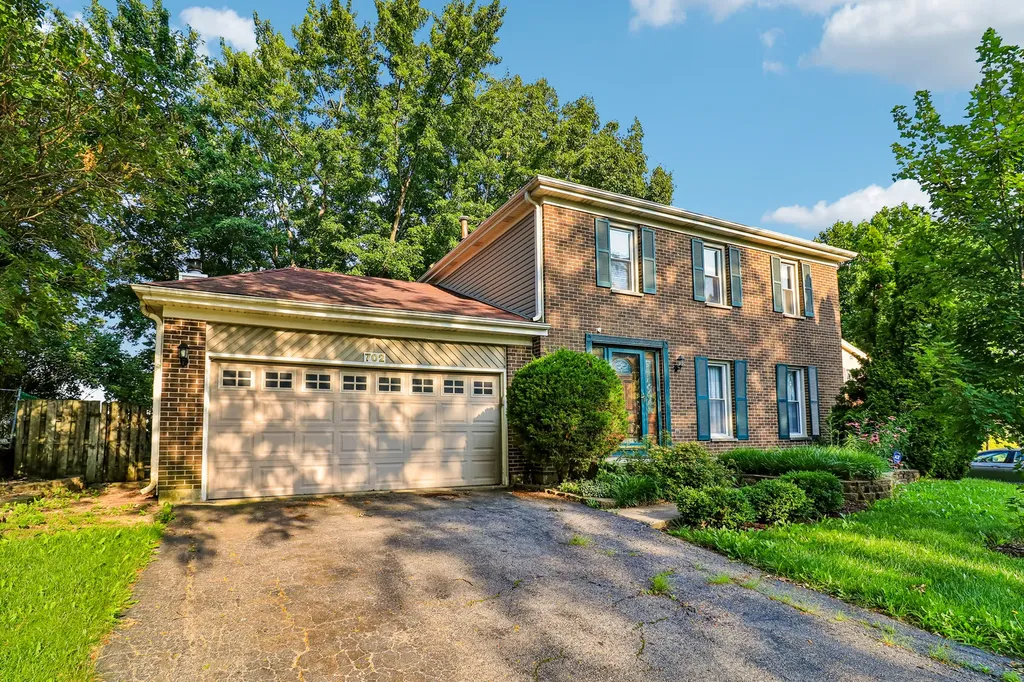702 Buffalo Circle Carol Stream IL 60188