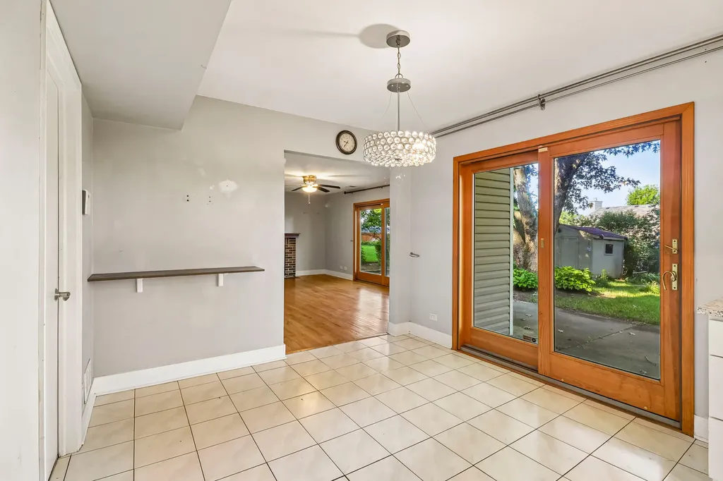 702 Buffalo Circle Carol Stream IL 60188