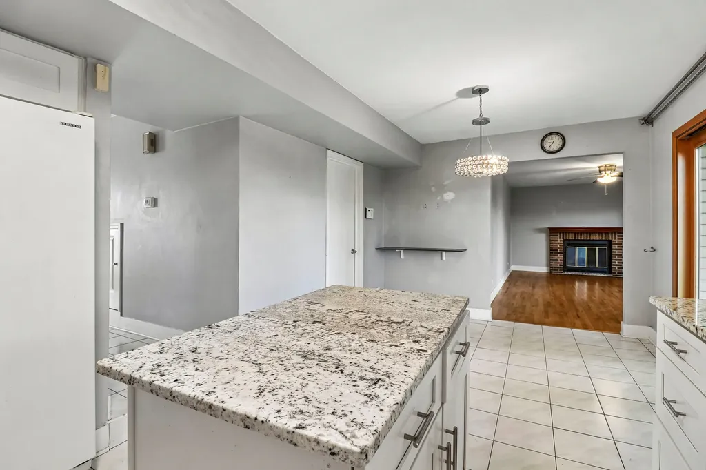 702 Buffalo Circle Carol Stream IL 60188