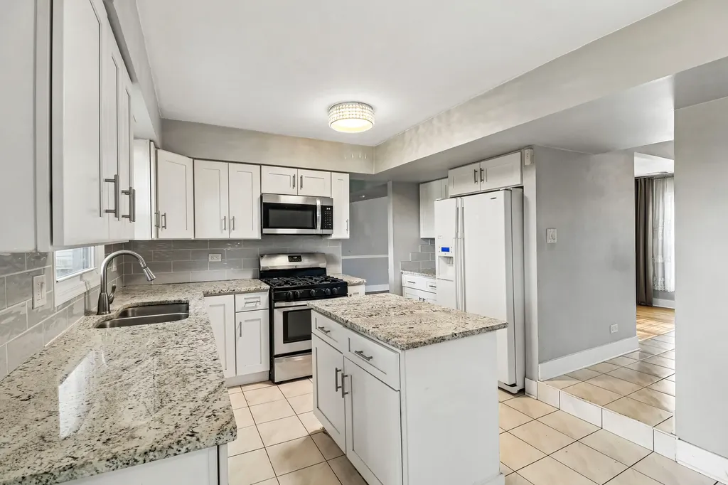 702 Buffalo Circle Carol Stream IL 60188