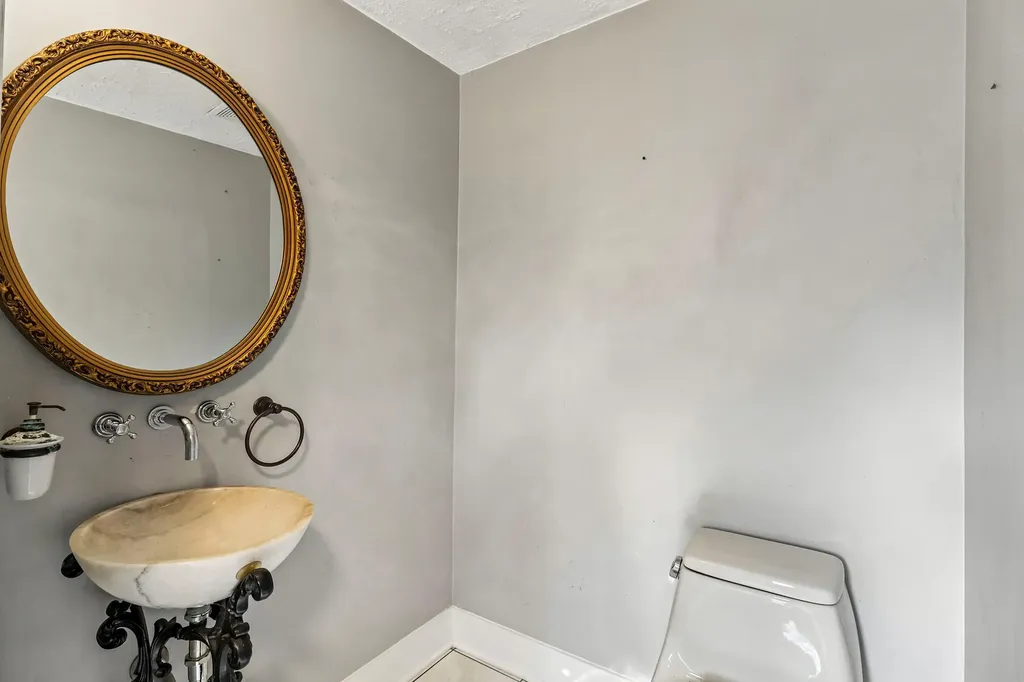 702 Buffalo Circle Carol Stream IL 60188