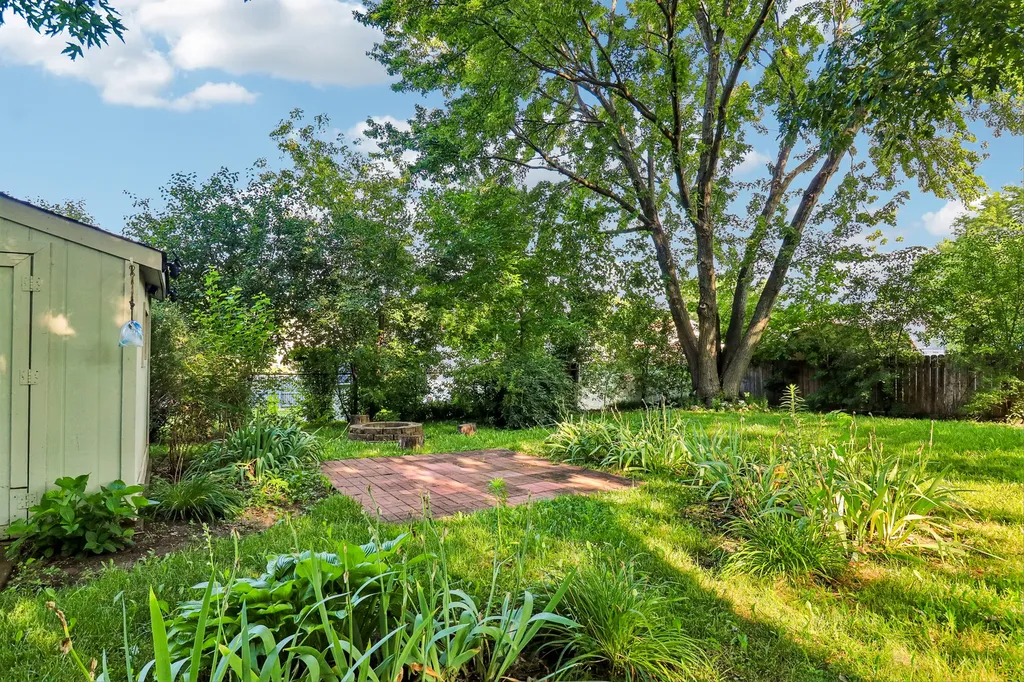 702 Buffalo Circle Carol Stream IL 60188