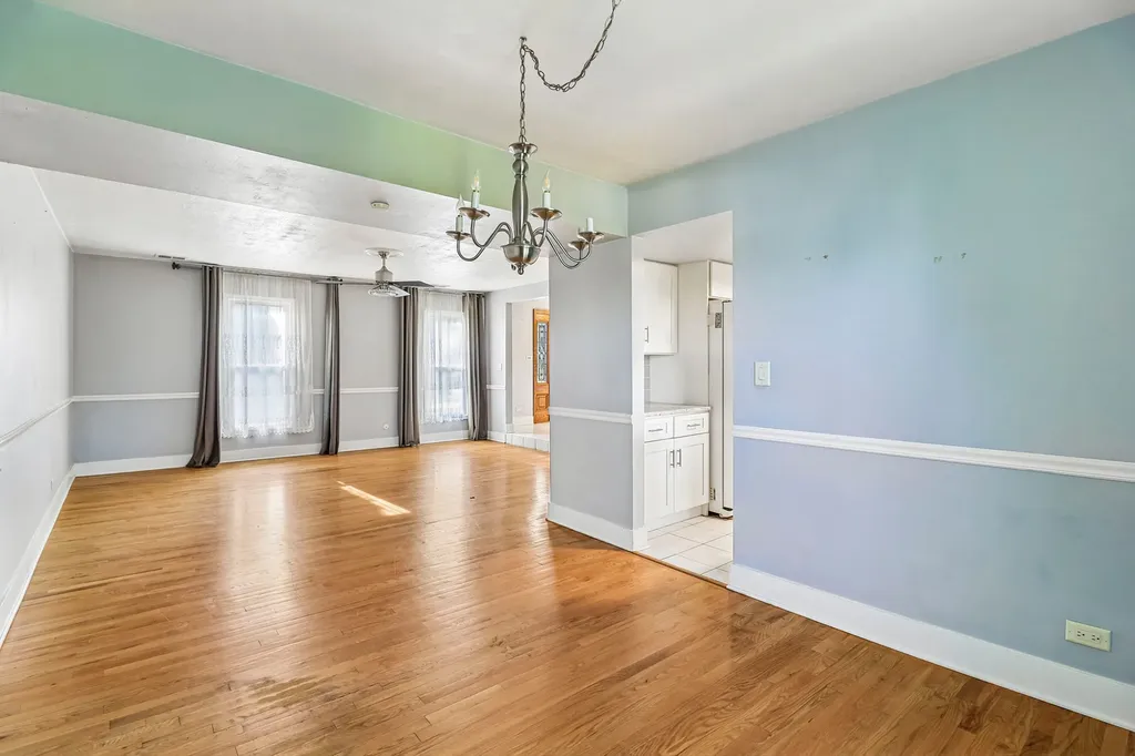702 Buffalo Circle Carol Stream IL 60188