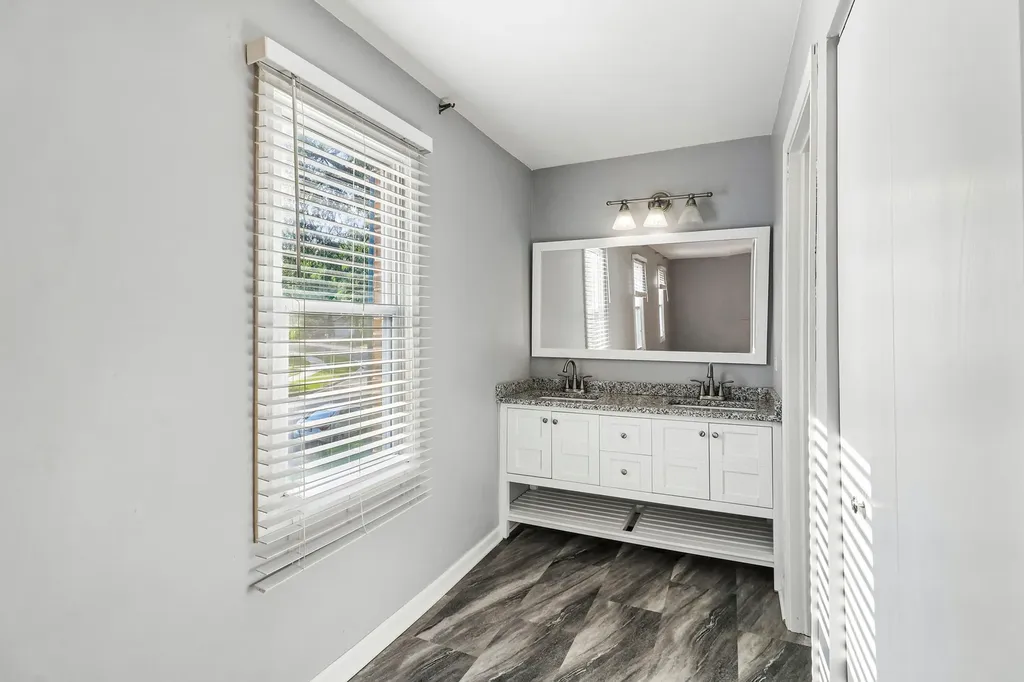 702 Buffalo Circle Carol Stream IL 60188